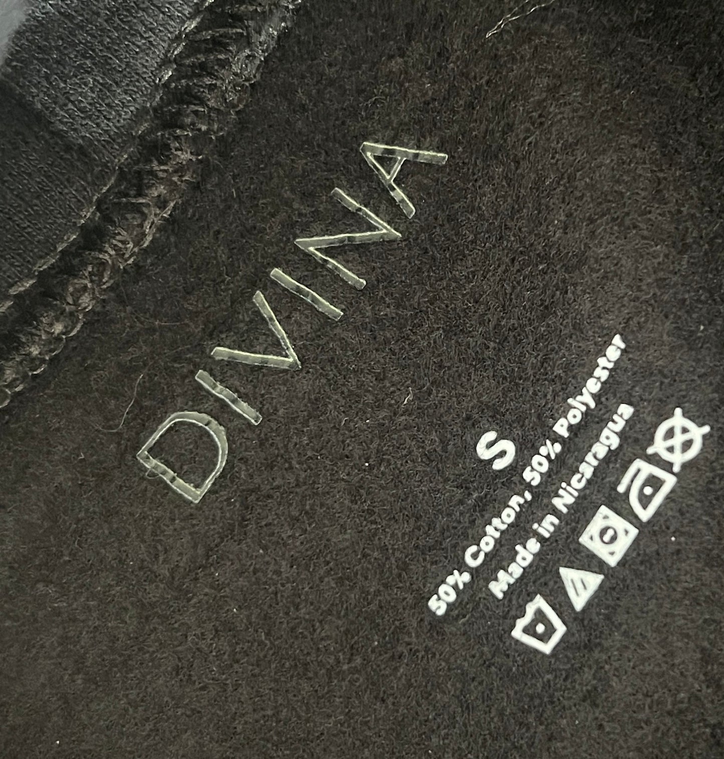 BASIC BUT DIVINA. HOODIES