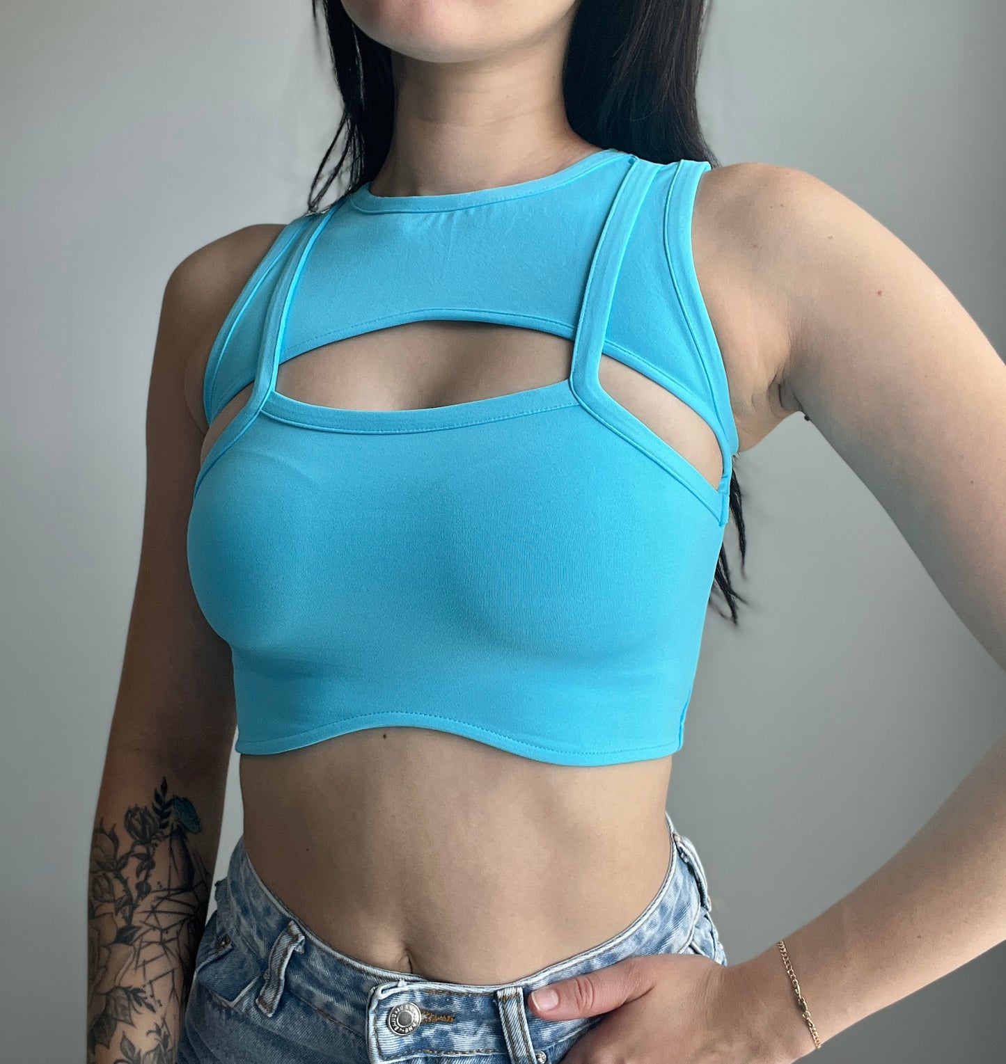 Cut Out Front Crop Top - DIVINA CLOTHING STORE